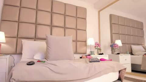 Snapshot of emiily_roberts1 chatting on 8, 3, 2025 EMILY ROBERTS online show from 8, 3, 2025