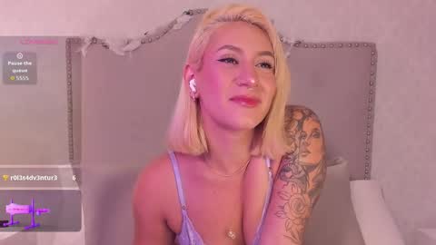 Snapshot of emiily_roberts1 chatting on 3, 11, 2025 EMILY ROBERTS online show from 3, 11, 2025