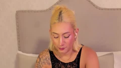 Snapshot of emiily_roberts1 chatting on 9, 11, 2025 EMILY ROBERTS online show from 9, 11, 2025