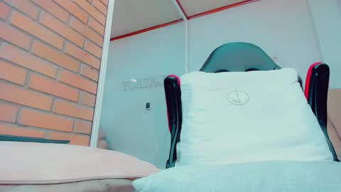 EmillySaenz online show from 29, 1, 2025