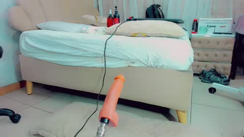 EmillySaenz online show from 26, 2, 2025