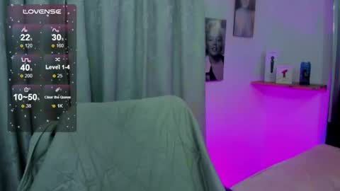 emilayton_ online show from 4, 2, 2025