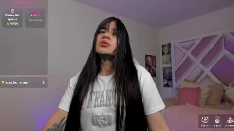 emilayton_ online show from 16, 9, 2025