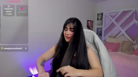emilayton_ online show from 20, 9, 2025