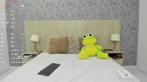 Emili Lenus online show from 3, 2, 2025