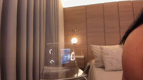 emilia_1040 online show from 1, 6, 2026