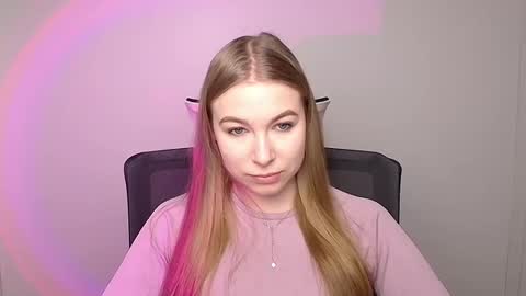 Snapshot of emilia_ilia chatting on 8, 2, 2025 Emilia online show from 8, 2, 2025