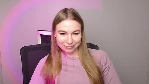 Snapshot of emilia_ilia chatting on 8, 2, 2025 Emilia online show from 8, 2, 2025