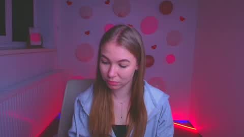 Snapshot of emilia_ilia chatting on 4, 3, 2025 Emilia online show from 4, 3, 2025