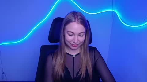 Snapshot of emilia_ilia chatting on 12, 9, 2025 Emilia online show from 12, 9, 2025