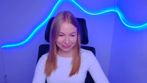 Snapshot of emilia_ilia chatting on 18, 9, 2025 Emilia online show from 18, 9, 2025