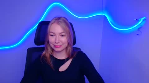 Snapshot of emilia_ilia chatting on 19, 9, 2025 Emilia online show from 19, 9, 2025