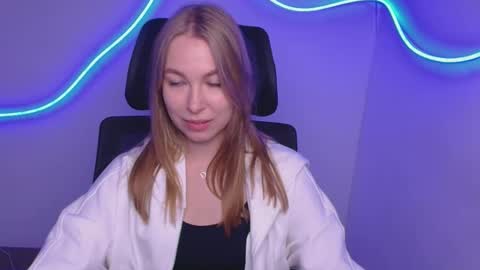 Snapshot of emilia_ilia chatting on 22, 9, 2025 Emilia online show from 22, 9, 2025