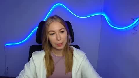 Snapshot of emilia_ilia chatting on 24, 9, 2025 Emilia online show from 24, 9, 2025