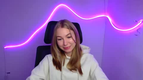 Snapshot of emilia_ilia chatting on 26, 9, 2025 Emilia online show from 26, 9, 2025