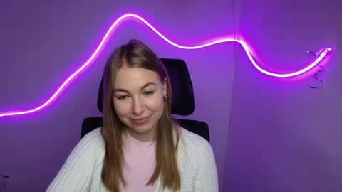 Snapshot of emilia_ilia chatting on 1, 10, 2025 Emilia online show from 1, 10, 2025