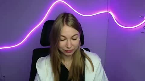 Snapshot of emilia_ilia chatting on 2, 10, 2025 Emilia online show from 2, 10, 2025