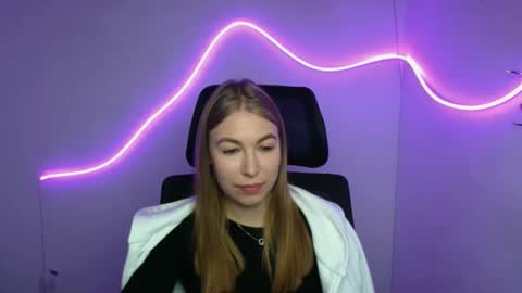 Snapshot of emilia_ilia chatting on 3, 10, 2025 Emilia online show from 3, 10, 2025