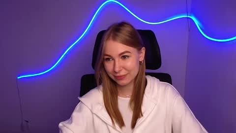 Snapshot of emilia_ilia chatting on 8, 10, 2025 Emilia online show from 8, 10, 2025