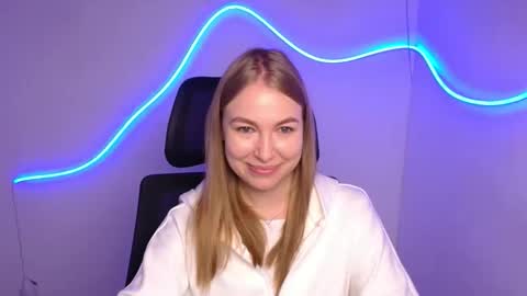 Snapshot of emilia_ilia chatting on 10, 10, 2025 Emilia online show from 10, 10, 2025