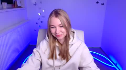 Snapshot of emilia_ilia chatting on 11, 10, 2025 Emilia online show from 11, 10, 2025