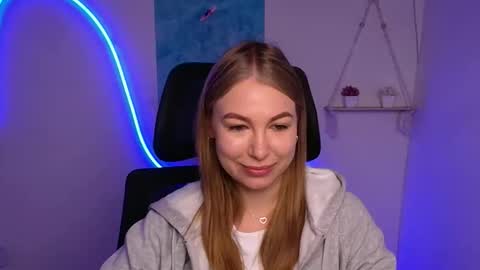 Snapshot of emilia_ilia chatting on 17, 10, 2025 Emilia online show from 17, 10, 2025