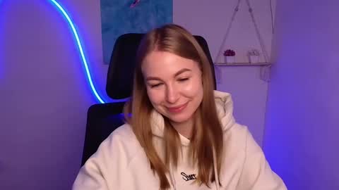 Snapshot of emilia_ilia chatting on 18, 10, 2025 Emilia online show from 18, 10, 2025