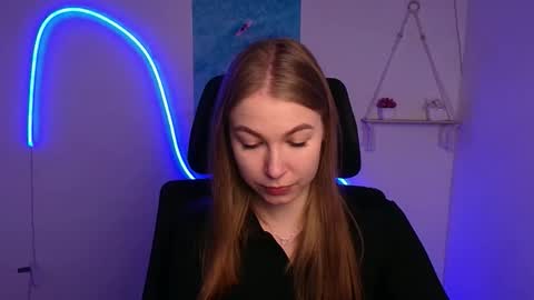 Snapshot of emilia_ilia chatting on 23, 10, 2025 Emilia online show from 23, 10, 2025