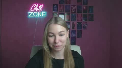 Snapshot of emilia_ilia chatting on 28, 10, 2025 Emilia online show from 28, 10, 2025