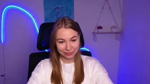 Snapshot of emilia_ilia chatting on 3, 11, 2025 Emilia online show from 3, 11, 2025