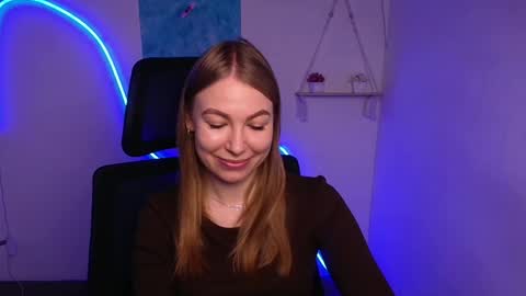 Snapshot of emilia_ilia chatting on 5, 11, 2025 Emilia online show from 5, 11, 2025