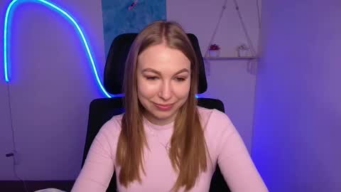 Snapshot of emilia_ilia chatting on 8, 11, 2025 Emilia online show from 8, 11, 2025