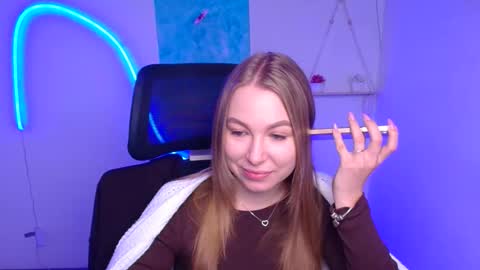 Snapshot of emilia_ilia chatting on 13, 11, 2025 Emilia online show from 13, 11, 2025