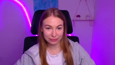 Snapshot of emilia_ilia chatting on 19, 11, 2025 Emilia online show from 19, 11, 2025