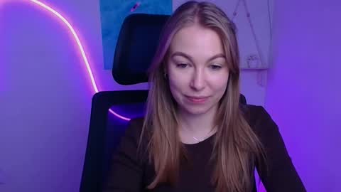 Snapshot of emilia_ilia chatting on 20, 11, 2025 Emilia online show from 20, 11, 2025