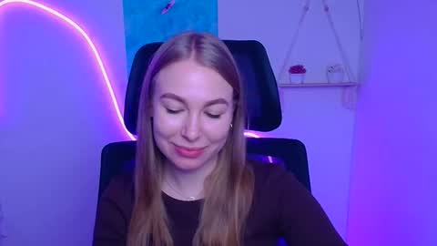 Snapshot of emilia_ilia chatting on 1, 12, 2025 Emilia online show from 1, 12, 2025