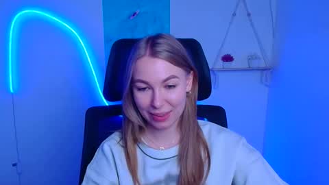 Snapshot of emilia_ilia chatting on 2, 12, 2025 Emilia online show from 2, 12, 2025