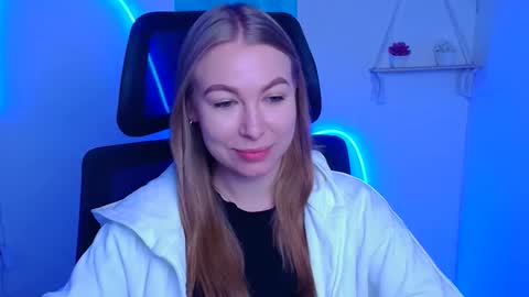 Snapshot of emilia_ilia chatting on 3, 12, 2025 Emilia online show from 3, 12, 2025