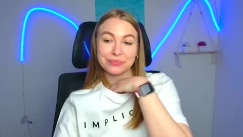 Snapshot of emilia_ilia chatting on 5, 5, 2026 Emilia online show from 5, 5, 2026