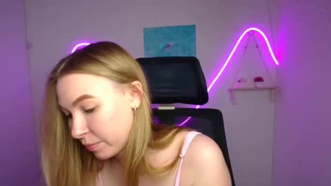 Snapshot of emilia_ilia chatting on 8, 5, 2026 Emilia online show from 8, 5, 2026