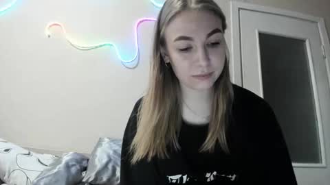 Snapshot of emilia_ilia chatting on 4, 6, 2026 Emilia online show from 4, 6, 2026