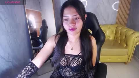Snapshot of emilia_love_a chatting on 21, 10, 2025 Emilia online show from 21, 10, 2025