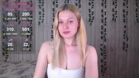 Snapshot of emiliaduchess chatting on 22, 11, 2025 Amili online show from 22, 11, 2025