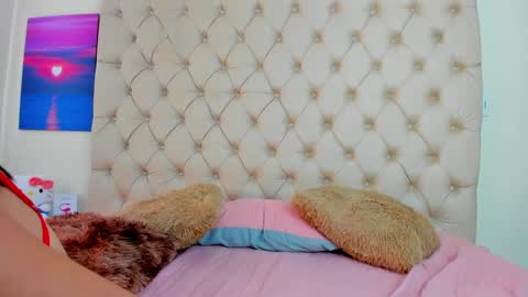 Snapshot of emilieandblake chatting on 5, 1, 2025 emilieandblake online show from 5, 1, 2025