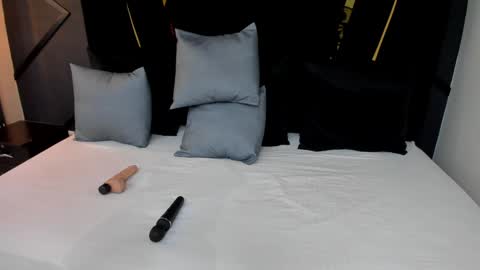 Emillie online show from 30, 12, 2024