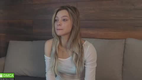 Snapshot of emilielong chatting on 5, 6, 2026 emilielong online show from 5, 6, 2026
