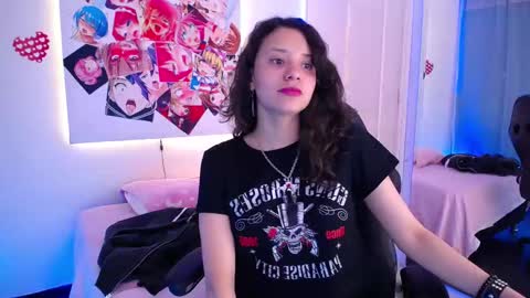 Emili Russo online show from 5, 11, 2025