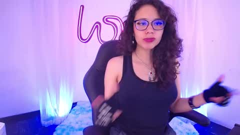 Emili Russo online show from 11, 11, 2025