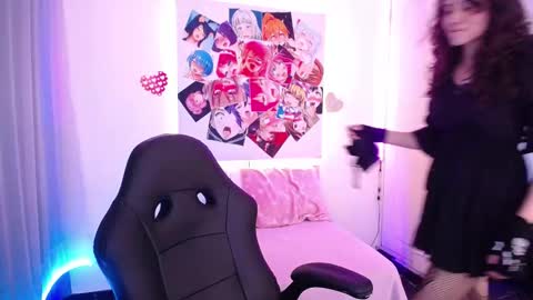 Emili Russo online show from 27, 11, 2025