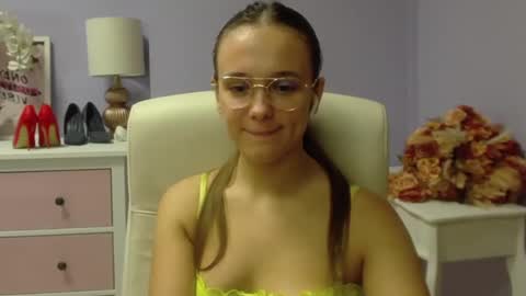 Snapshot of emilly_lust99 chatting on 5, 12, 2024 Emilly online show from 5, 12, 2024